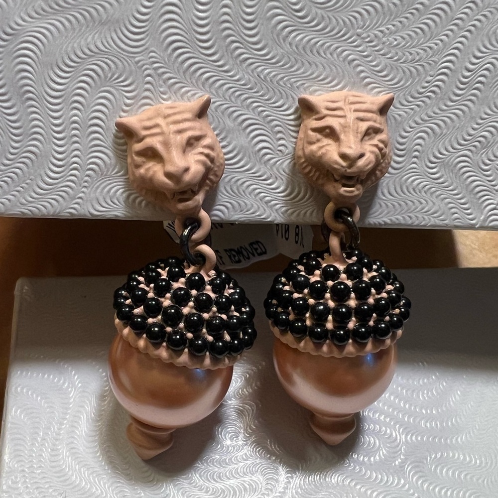 Gucci nwt clip on pave lion earrings gatto
